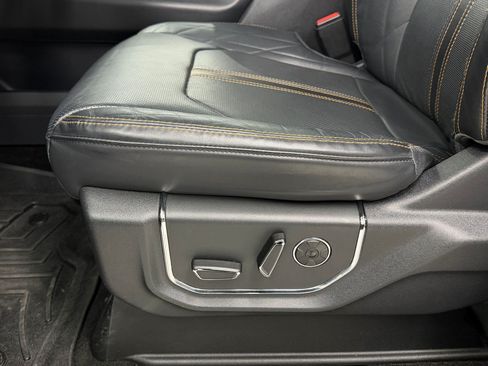 Used 2022 Ford Expedition Platinum AWD/4WD image 12