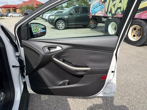 Used 2018 Ford Focus Titanium FWD image 30