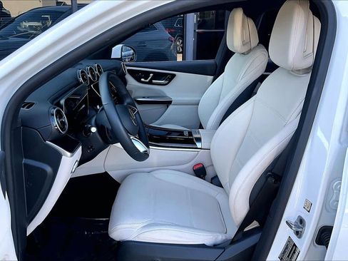 Used 2025 Mercedes-Benz GLC 300 image 7