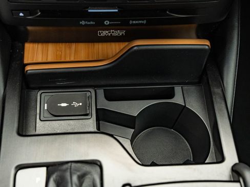 Used 2019 Lexus ES 300h FWD image 35