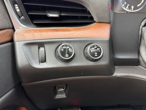 Used 2015 Cadillac Escalade ESV Premium image 30