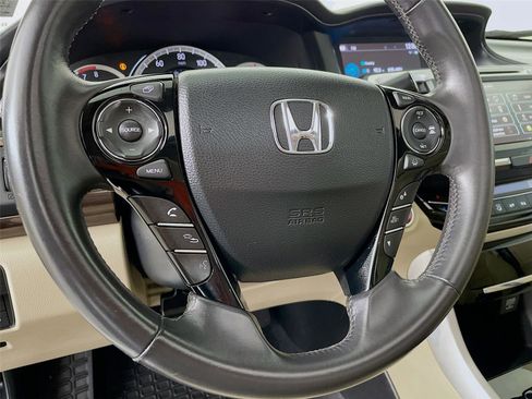 Used 2016 Honda Accord Touring image 16