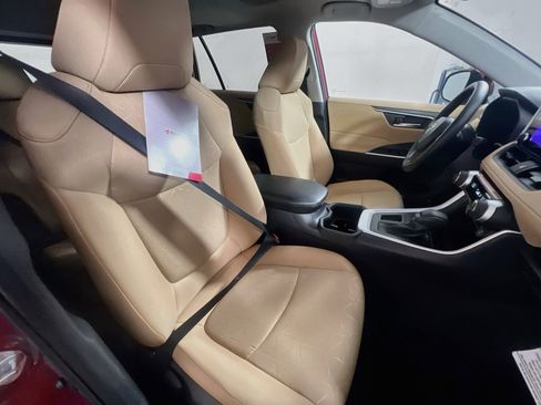 Used 2025 Toyota RAV4 XLE w/ Convenience Package FWD image 30
