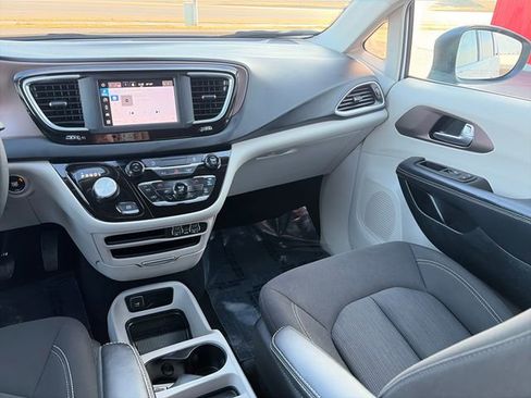 Used 2023 Chrysler Voyager LX FWD image 32