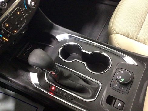 Used 2023 Chevrolet Traverse LT image 12