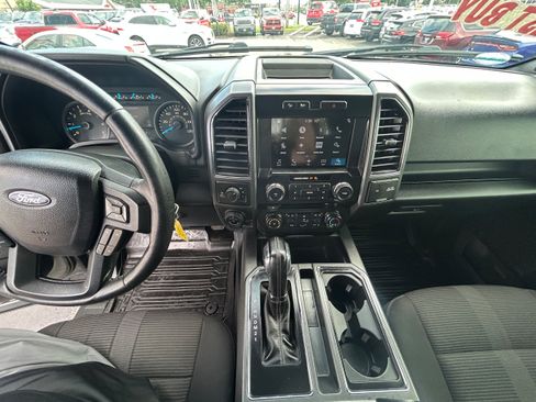 Used 2017 Ford F150 XLT w/ Equipment Group 302A Luxury AWD/4WD image 9