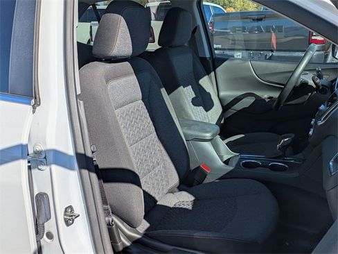 Used 2024 Chevrolet Equinox LT image 29