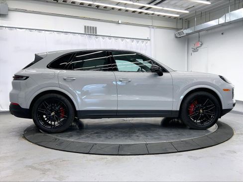 Certified 2024 Porsche Cayenne S AWD/4WD image 8