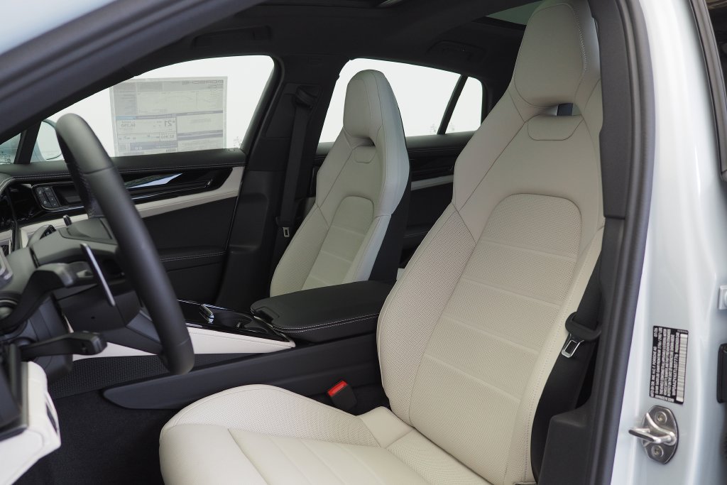 New 2026 Porsche Panamera RWD image 13