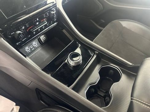 Used 2024 Jeep Grand Cherokee L Altitude AWD/4WD image 16