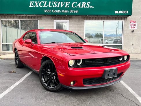 Used 2016 Dodge Challenger SXT w/ Blacktop Package image 2