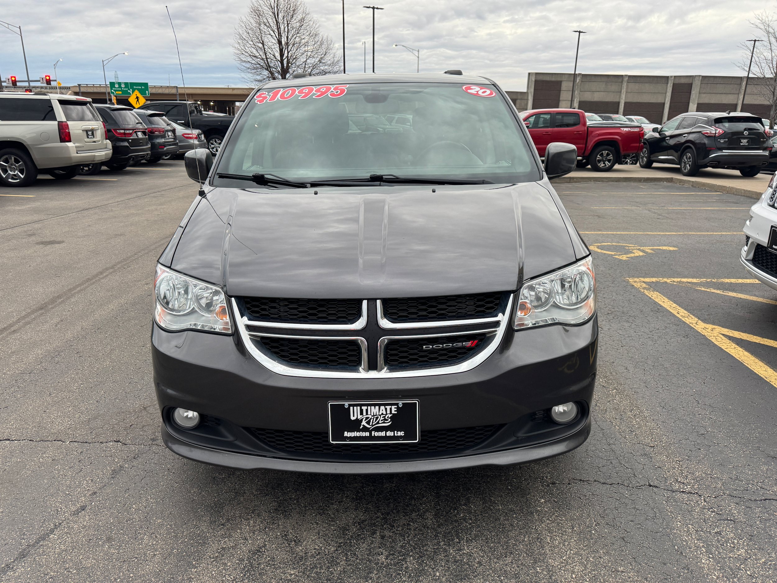 Used 2020 Dodge Grand Caravan SXT FWD image 2