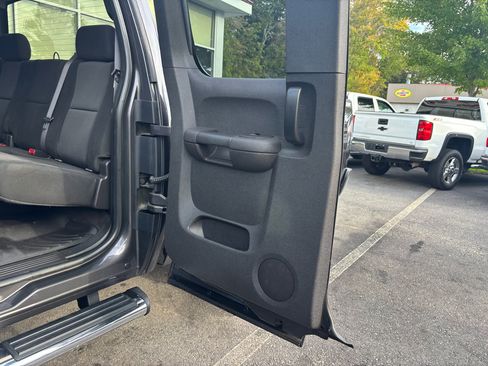 Used 2011 Chevrolet Silverado 2500 LT w/ Interior Plus Package image 31