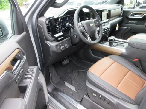 New 2026 Chevrolet Silverado 1500 High Country AWD/4WD image 14