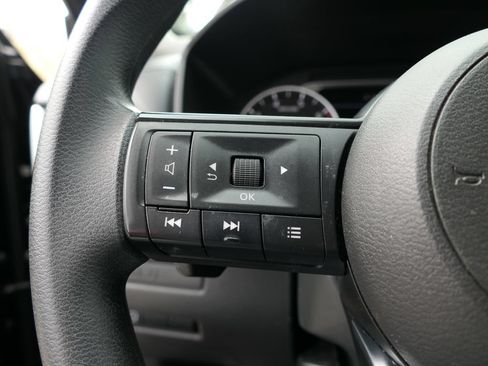 Used 2023 Nissan Rogue S FWD image 14