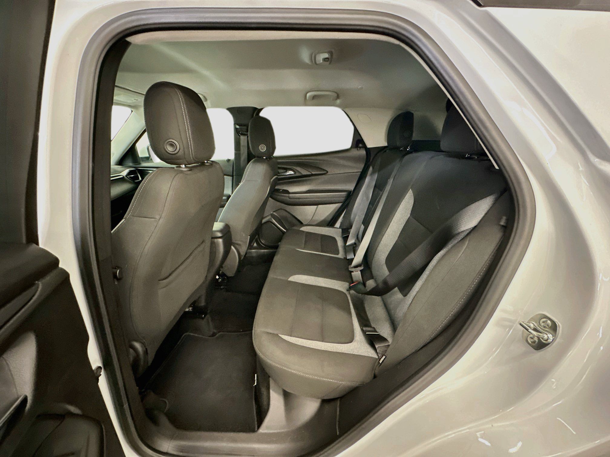 Used 2025 Chevrolet TrailBlazer LT AWD/4WD image 29