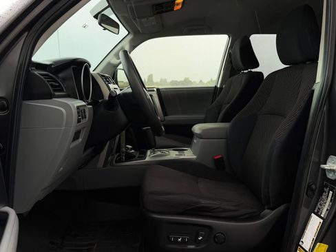 Used 2013 Toyota 4Runner SR5 AWD/4WD image 9