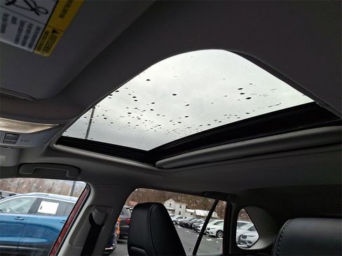 Used 2022 Toyota RAV4 XLE Premium image 17