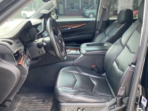 Used 2015 Cadillac Escalade Luxury image 9
