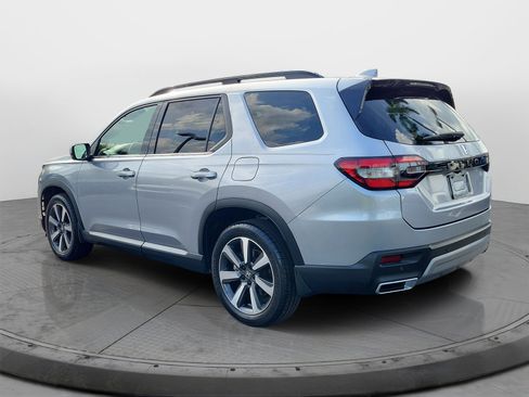 Certified 2023 Honda Pilot Touring image 4