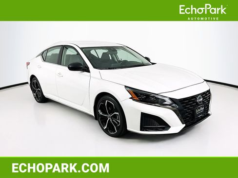 Used 2023 Nissan Altima 2.5 SR FWD image 1