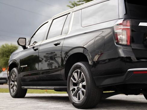 Used 2021 Chevrolet Suburban LT RWD image 9
