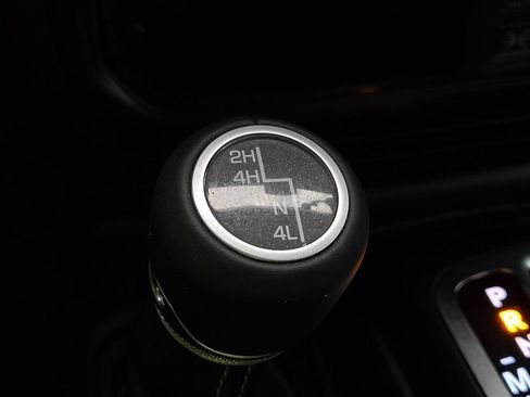 Used 2019 Jeep Wrangler Unlimited Sahara AWD/4WD image 15