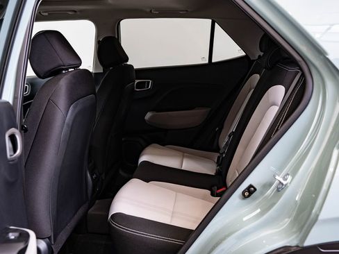 Used 2025 Hyundai Venue SEL FWD image 39