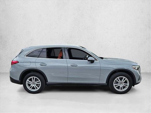 Certified 2025 Mercedes-Benz GLC 300 image 4