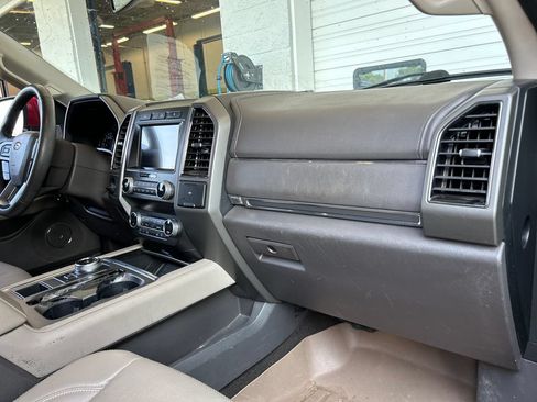 Used 2020 Ford Expedition XLT w/ Equipment Group 202A RWD image 14