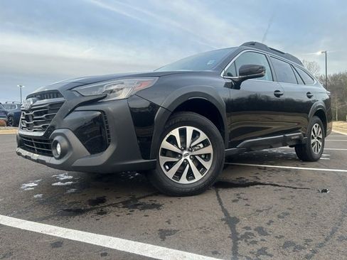 Used 2024 Subaru Outback Premium image 13