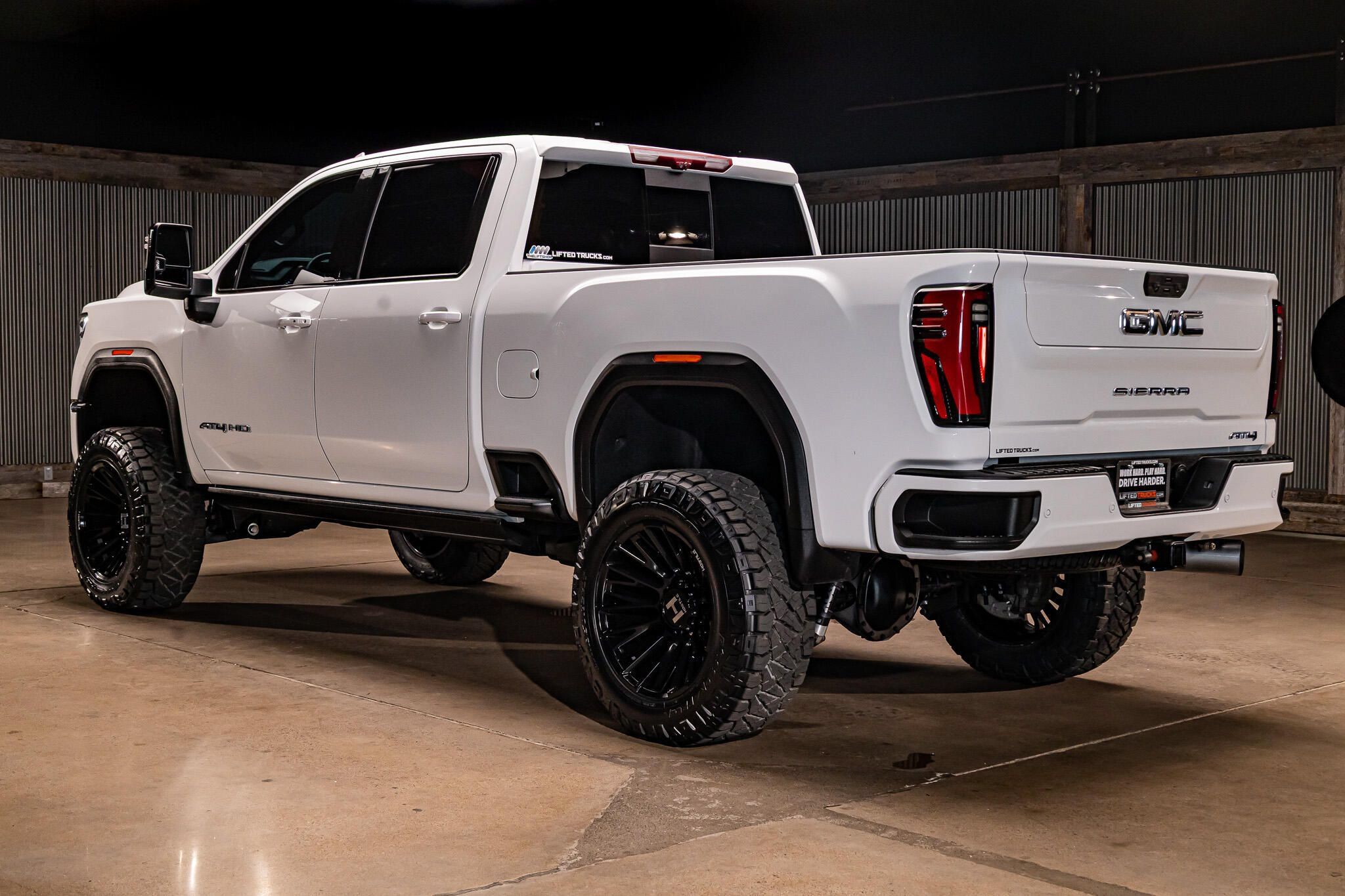 Used 2024 GMC Sierra 2500 AT4 w/ AT4 Premium Plus Package AWD/4WD image 10