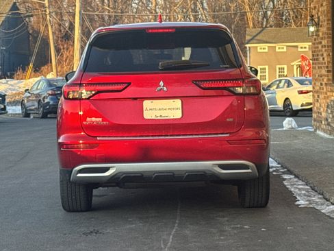 Used 2022 Mitsubishi Outlander SE image 4