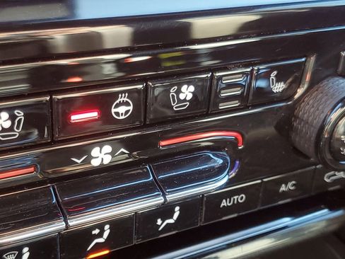 Used 2024 Jeep Grand Cherokee L Limited w/ Luxury Tech Group II image 27