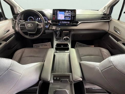 Used 2021 Toyota Sienna Limited FWD image 35