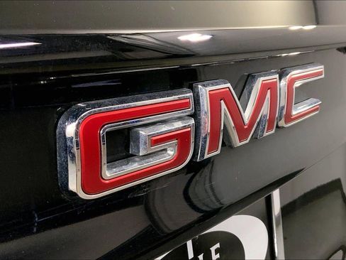 Used 2025 GMC Acadia Elevation image 30