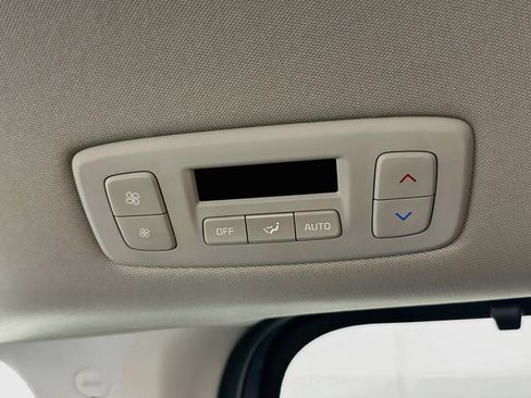 Used 2024 Kia Carnival EX FWD image 27