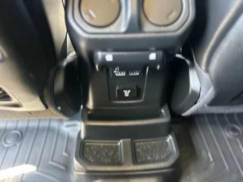 Used 2022 Jeep Wrangler Unlimited Rubicon 4xe w/ Dual Top Group AWD/4WD image 33