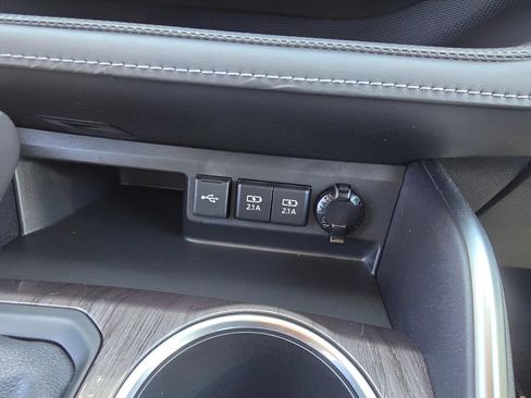 Used 2021 Toyota Highlander Limited AWD/4WD image 19