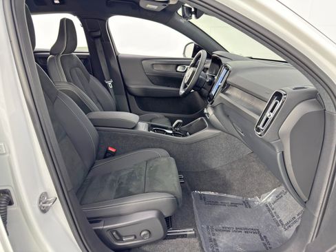 Used 2023 Volvo C40 P8 Recharge Ultimate w/ Protection Package Premier image 15