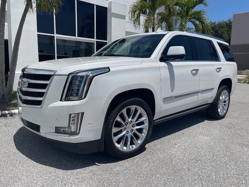 Used 2019 Cadillac Escalade Premium Luxury RWD image 4