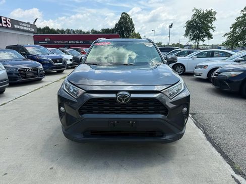 Used 2020 Toyota RAV4 XLE Premium image 5