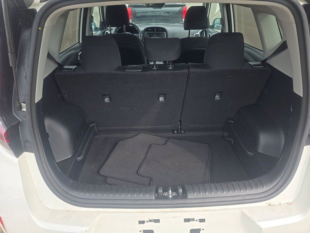 Used 2025 Kia Soul LX w/ LX Technology Package FWD image 15