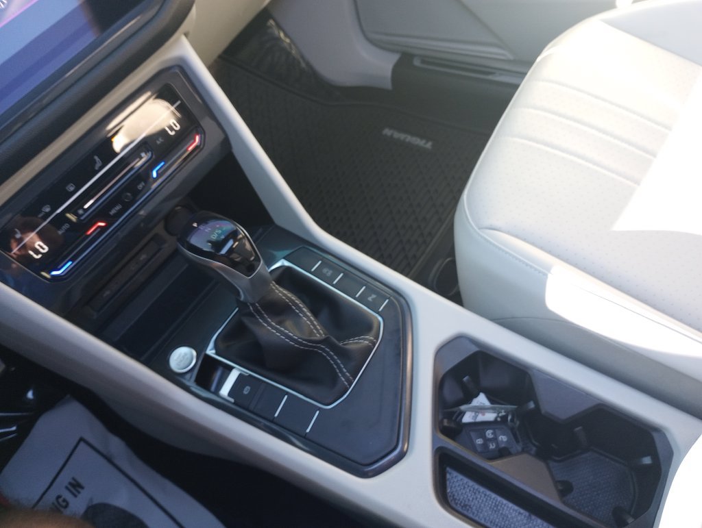Used 2024 Volkswagen Tiguan SE R-Line FWD image 34