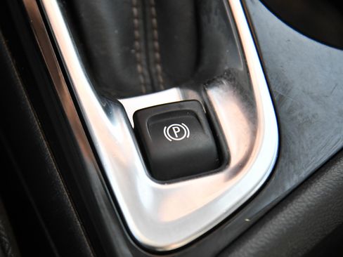 Used 2023 Buick Encore GX Select w/ Sport Touring Package image 25