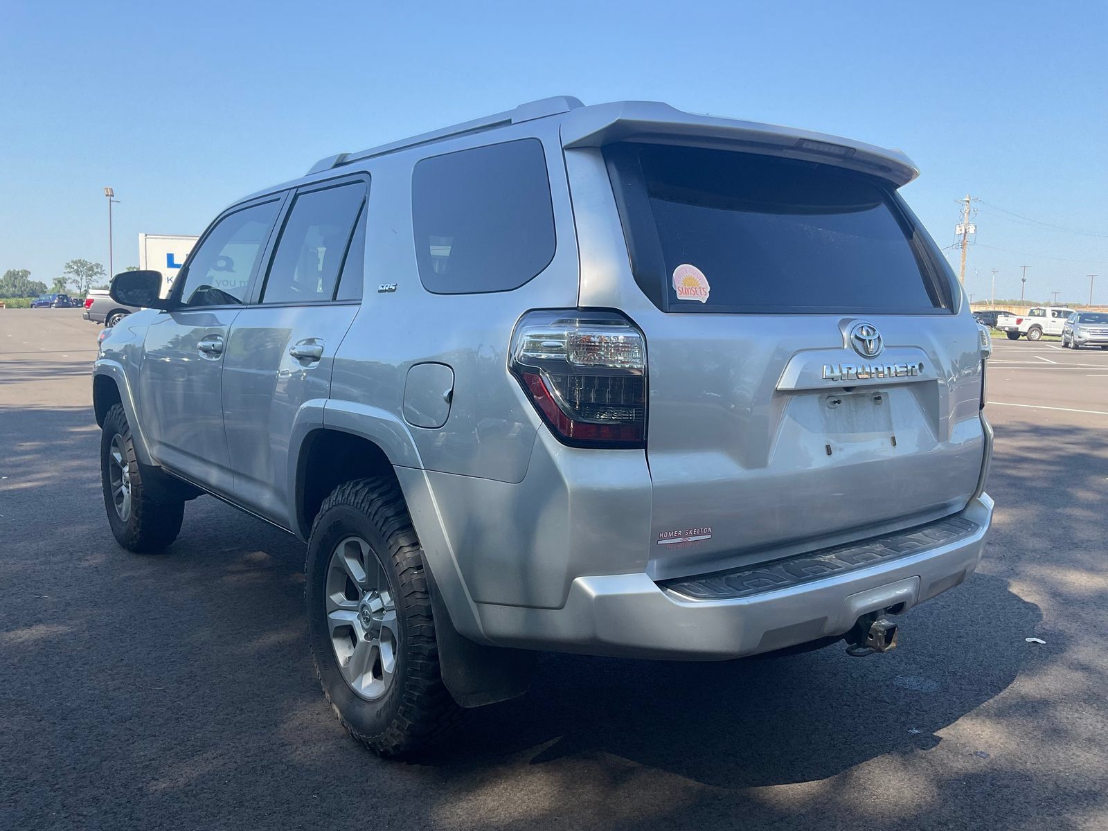 Used 2018 Toyota 4Runner SR5 AWD/4WD image 3