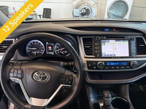 Used 2017 Toyota Highlander Limited Platinum AWD/4WD image 9