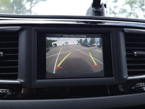 Used 2019 Chrysler Pacifica Touring Plus w/ S Appearance Package FWD image 9