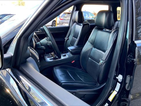 Used 2017 Jeep Grand Cherokee Limited w/ Luxury Group II AWD/4WD image 9