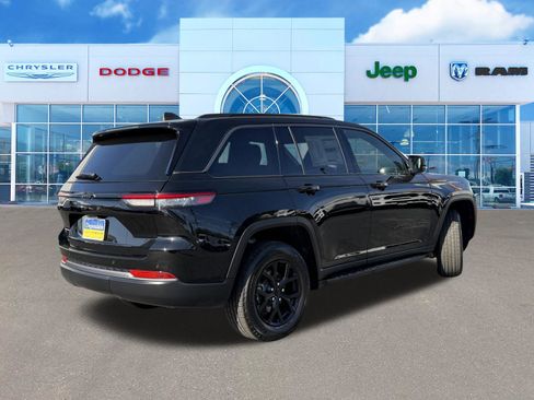 New 2026 Jeep Grand Cherokee Altitude image 11